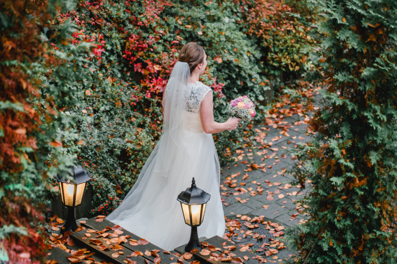 wedding bride by sarahandsamuelphotography